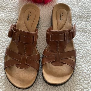 Clark’s women’s slip on sandals SZ 8 1/2